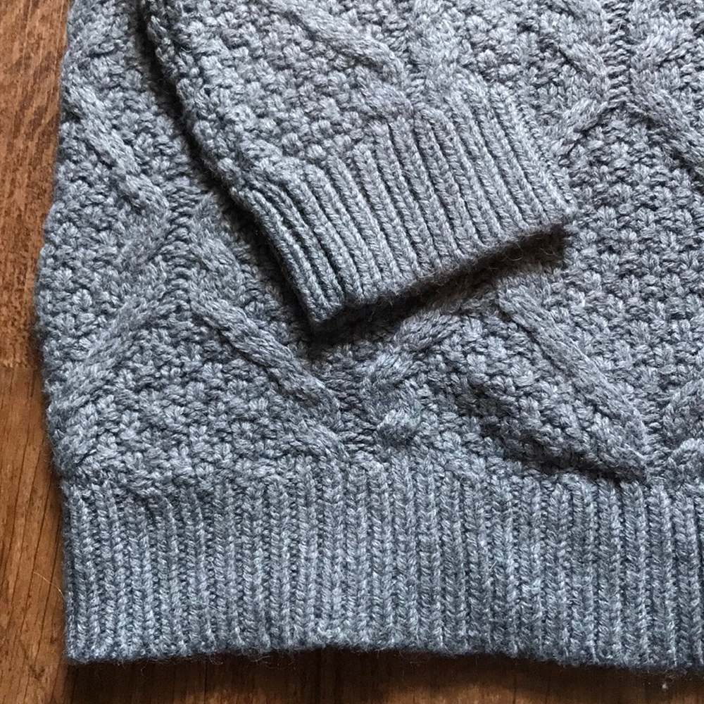 Women’s Loft Gray Sweater - Picture 5 of 5